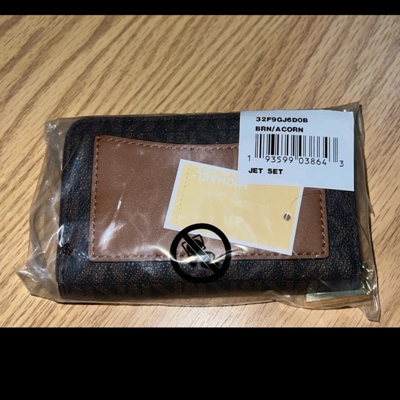 Michael Kors Small Logo and Leather Zip-Around Wallet - Picture 4 of 5